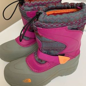 Northface snow boots size 6 (sz 7-7.5 girls)